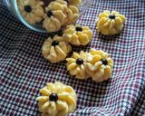 Foto langkah ke 6 dari resep Kue Kering Semprit Susu SUPER RENYAH.