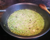 Foto del paso 7 de la receta: Merluza en salsa con guisantes