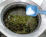 A picture of step 2 of Hara Chana Kebab.
