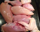 Foto del paso 1 de la receta: Pollo al horno con papas, cebolla y manzanas