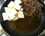 A picture of step 7 of Beef and Tofu Sukiyaki-Style with Napa Cabbage and Scallions.