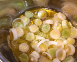 Foto del paso 2 de la receta: Crema de calabacín y puerros con queso crema
