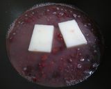 A picture of step 2 of Kagami Biraki! Easy Mochi Zenzai (Oshiruko) with Canned Azuki Beans.