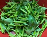 รูปขั้นตอนการทำที่ 1 ของ แกงผักบุ้งไข่ปลา