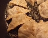 Foto del passaggio 9 della ricetta Ripieno e cottura per gyoza alla giapponese a modo mio
