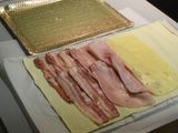 Pastel de hojaldre con jamón, bacon y queso