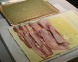 Foto del paso 2 de la receta: Pastel de hojaldre con jamón, bacon y queso