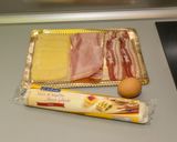 Foto del paso 1 de la receta: Pastel de hojaldre con jamón, bacon y queso