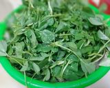 A picture of step 1 of Aloo Methi Sabzi(Curry).