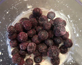 Foto del paso 3 de la receta: Polos de cheesecake fit🍦🍓🫐