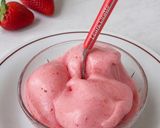 Foto del passaggio 7 della ricetta Finto gelato alla fragola con frutta congelata