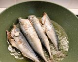 Foto langkah ke 1 dari resep Tumis Ikan Pindang Kecap.