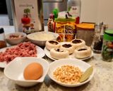 Foto del paso 1 de la receta: Champiñones rellenos de carne en salsa