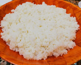 Foto del paso 1 de la receta: Bolitas de arroz horneadas, rellenas de atún y queso, sin huevo