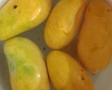 A picture of step 1 of Mango Juice.