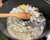Une image de l'étape 7 de Fondue de poireaux à l'ail, oignon, crème et épices.
