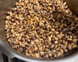 A picture of step 1 of Masala cowpeas.