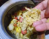 A picture of step 3 of Cauliflower and aloo.