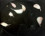 Foto del paso 2 de la receta: 🌭Salchichas de pollo al vino🍷