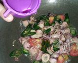 Foto langkah ke 5 dari resep Oseng² cumi asin cabe hijau.