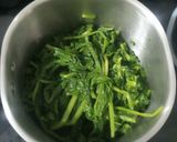 A picture of step 3 of Lasooni Palak Paneer.