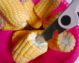 Foto langkah ke 2 dari resep Memipil Jagung Manis.