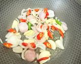 Gambar langkah 2 resipi 👩‍🍳Cendawan Tiram & Bayam Tumis Air.