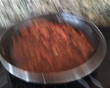 Foto del paso 2 de la receta: Macarrones con boloñesa de pollo y salchichas