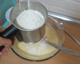 Foto del paso 2 de la receta: Bizcocho "migoso" de aceite y limón sin horno (sin lactosa)