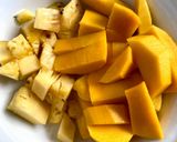 รูปขั้นตอนการทำที่ 1 ของ ม็อคเทลมะม่วงสับปะรดโซดา🥭🍍🫚🥤