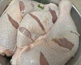 รูปขั้นตอนการทำที่ 1 ของ สะโพกไก่นึ่งซีอิ๊ว Credit : (Y/T กินได้อร่อยด้วย)