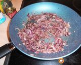 Φωτογραφία βήματος 4 της συνταγής Shakshuka. Αυγά σε σάλτσα ντομάτας