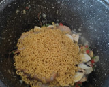 Foto del paso 6 de la receta: Fideuá a la cazuela con verduras y marisco
