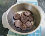 A picture of step 1 of Oreo Ice Cream Sandwich.