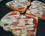 Foto langkah ke 2 dari resep Pizza Roti Tawar.