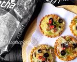 A picture of step 7 of Egg pies #CookpadSehri.