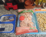 Foto del paso 1 de la receta: Cazuela de gulas con gambas y almejas al ajillo