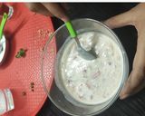 A picture of step 2 of Strawberry raita.