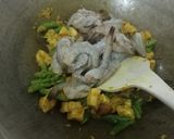 Foto langkah ke 3 dari resep Tahu Udang Buncis Kuah Kuning.