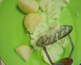 A picture of step 1 of Spring Onion and Potato Cutlets.