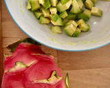 Foto del paso 1 de la receta: Dip de pitahaya con aguacate