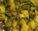 A picture of step 2 of Spring onion potato curry.