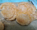 Foto langkah ke 5 dari resep Kerupuk Nasi Renyah & Gurih.