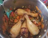 Foto del paso 7 de la receta: Muslitos de pollo con salsa de setas con verduras