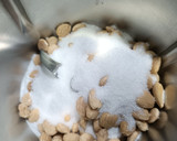 Foto del paso 1 de la receta: Almendras rellenas de turrón
