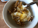 Yoghurt, honey and walnuts