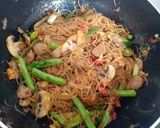 Foto langkah ke 3 dari resep Soun Goreng Bakso&Jamur.