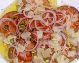 Foto del paso 4 de la receta: Carpaccio de tomate con cebolla morada encurtida