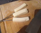 Une image de l'étape 1 de Beignet de fromage au sésame.