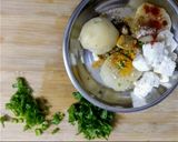 A picture of step 3 of Paneer aalu chur chur paratha.
